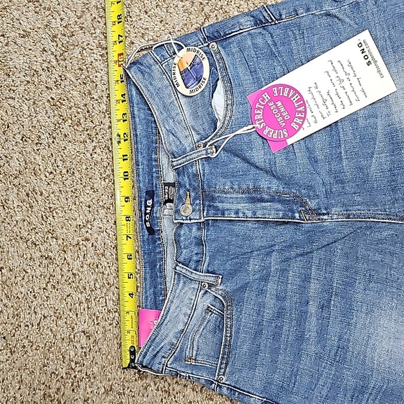 S.O.N.G. Curvy Skinny Midrise Crop Jeans - Picture 5 of 9